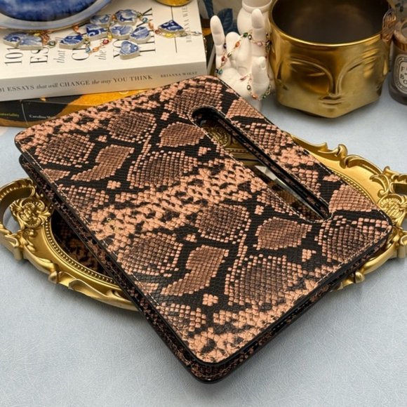 🆕 OROTON 🧿 NWOT Stella Texture Large Clutch, Sand Texture - Picture 14 of 16